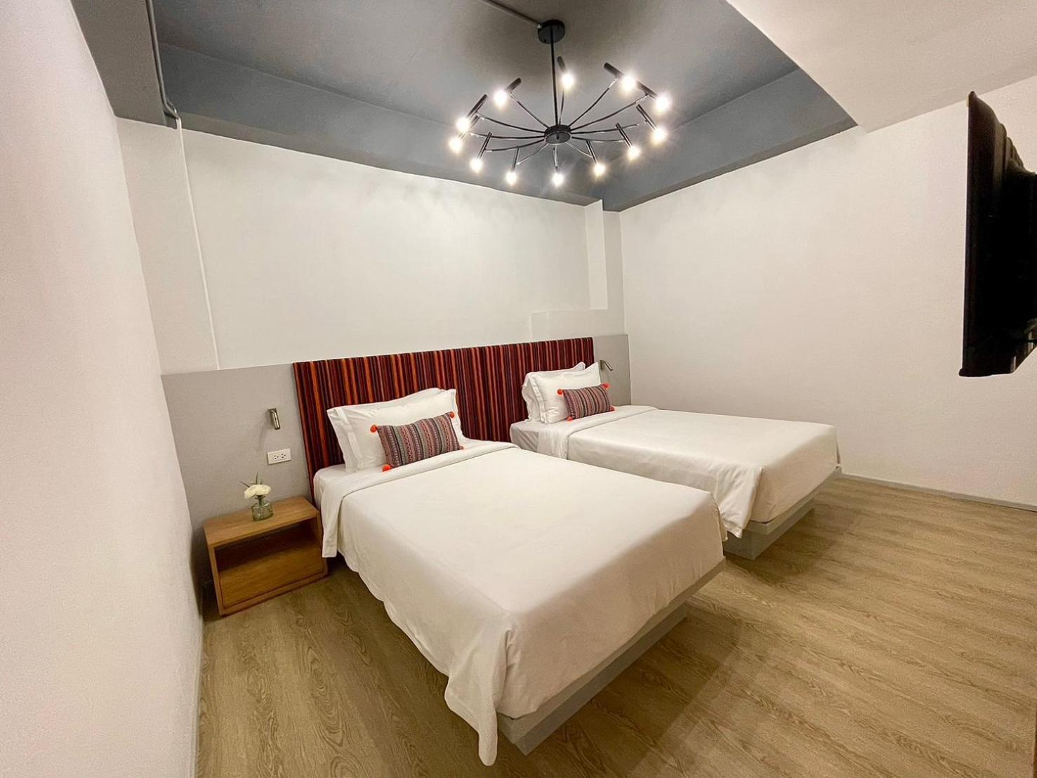 At Thaphae Hostel Чиангмай Экстерьер фото